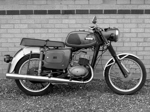 Café Kedd: MZ TS café racer Café Kedd: MZ TS café racer