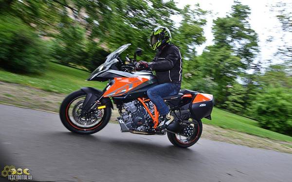 Az Ördög koffert visel: KTM 1290 SuperDuke GT premier teszt Az Ördög koffert visel: KTM 1290 SuperDuke GT premier teszt