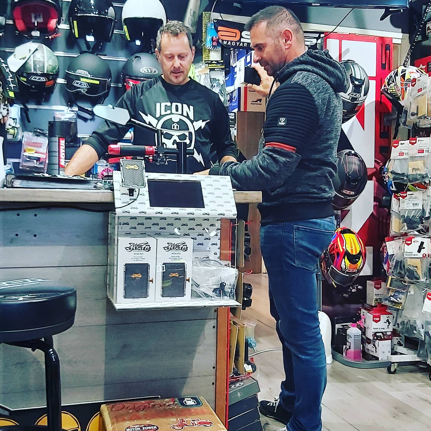 
        MotoPartsShop motorosbolt Budapest
    