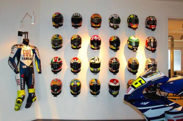 Aldo Drudi, aki Valentino Rossi sisakjait készíti Aldo Drudi, aki Valentino Rossi sisakjait készíti