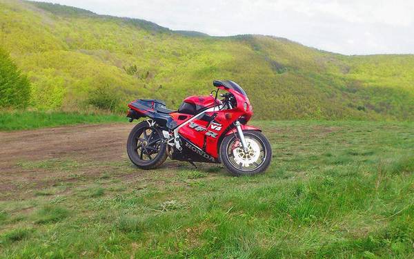 Unalmas közszereplő vagy bevált recept? Honda CBR 600 FS használt teszt Unalmas közszereplő vagy bevált recept? Honda CBR 600 FS használt teszt
