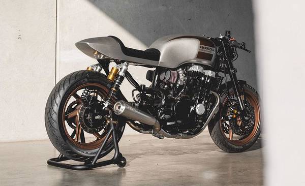 Café Kedd: Azért ez a Honda CB750 modernizált változata eléggé betalált