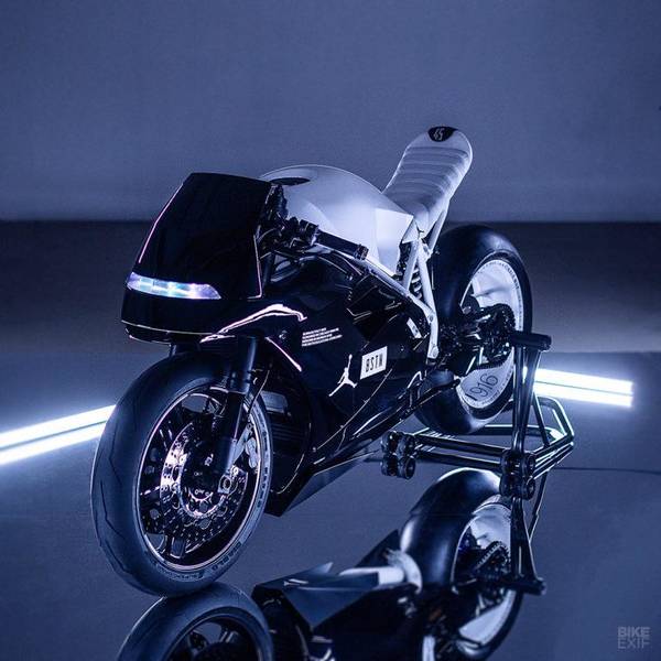 Café Kedd: Cipő ihlette Ducati átépítés