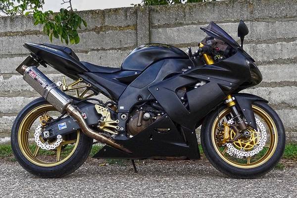 15 év után sem lassul a Ninja - Kawasaki ZX10R használtmotor teszt