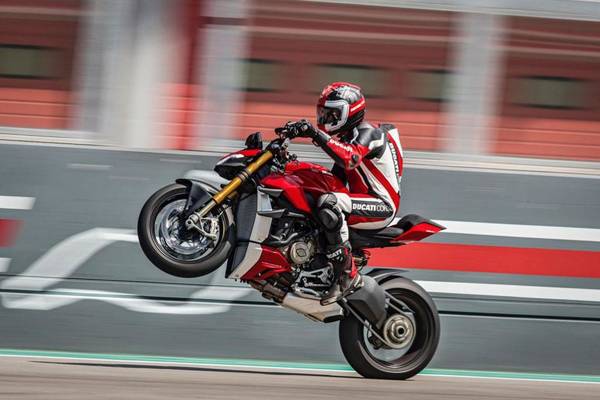 Bemutatkozik az új a Streetfighter V4 és itt a Ducati Panigale V2 is