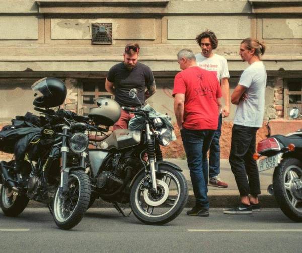 Klasszikus és épített motoros találkozó szombaton a Konyhánál!