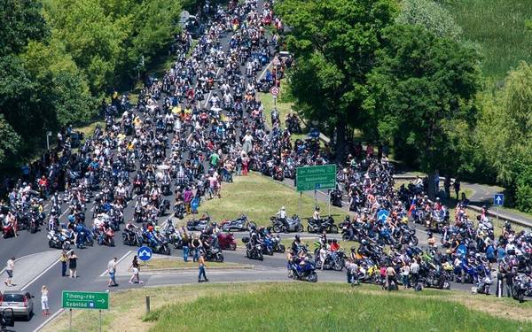A nap videója: Ilyen egy őrült Harley-buli