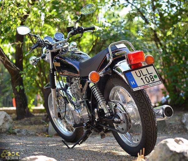 Bátor bringa: Yamaha SR400 teszt