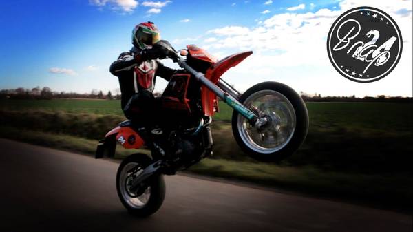 A nap videója: Család, barátok és supermoto