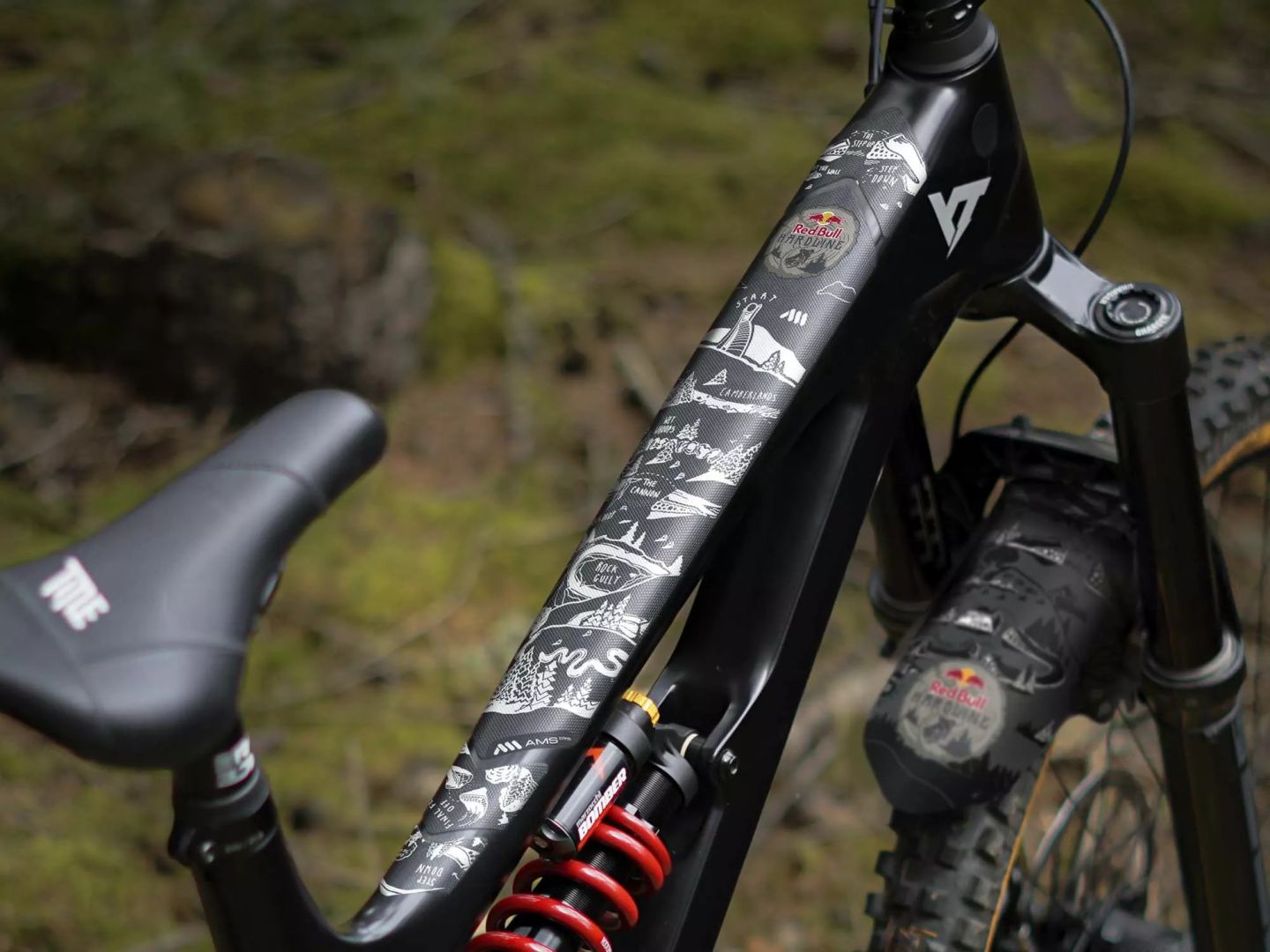 All mountain style AMSFGRBHW keret őr extra védelem Red Bull® Hardline Rámpa 5