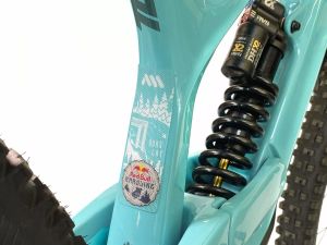 All mountain style AMSFGRBHW keret őr extra védelem Red Bull® Hardline Rámpa 1