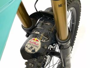 All mountain style AMSMG1RBHG sárvédő Red Bull® keményvonal 1