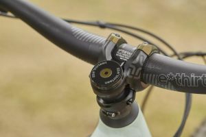 E*thirteen ST1UPA-112 Top Cap & amp; Fülhallgató -távtartó készlet 