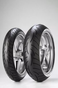 Metzeler 2491600 RoadTec Z8 Interact Tyre Motorkerékpár gumiabroncs 1