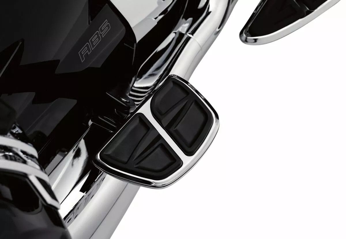 Kuryakyn KUR7610 Kinetic™ mini táblák Lábtartó 2