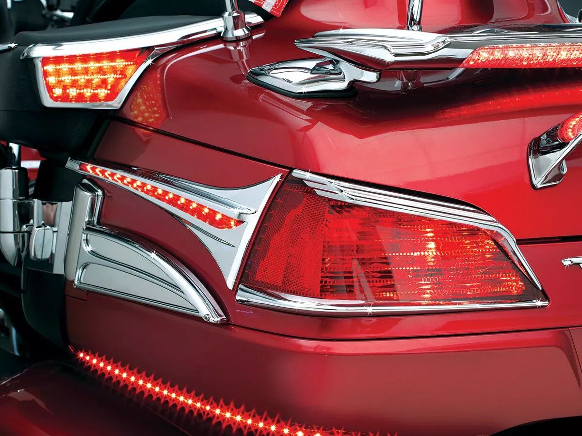 Kuryakyn KUR3233 Trunk Accent Swoop Kiegészítő lámpa, irányjelző 1
