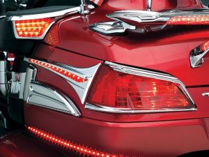 Kuryakyn KUR3233 Trunk Accent Swoop Kiegészítő lámpa, irányjelző 1