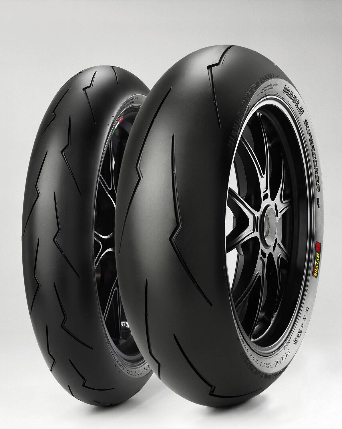 Pirelli gumiabroncs Diablo SUPERCORSA SC2 V2 elsõ 120/70 ZR 17 58W TL Motorkerékpár gumiabroncs 0