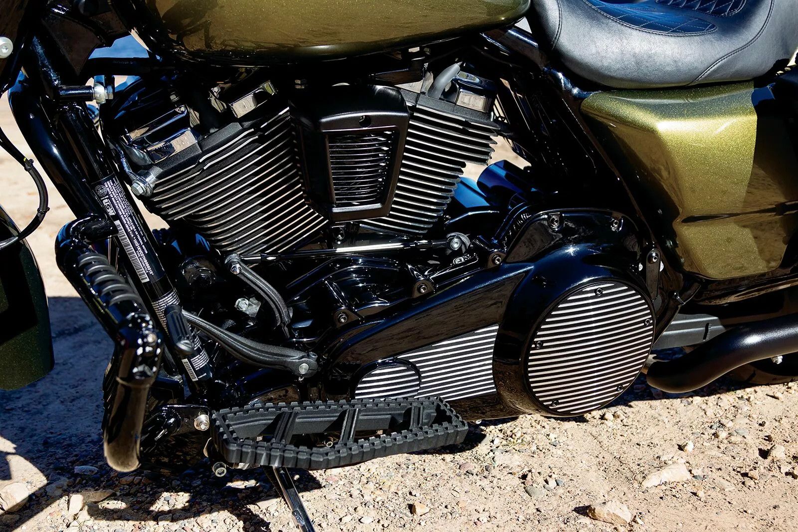 Kuryakyn 6063 Finned Elsődleges akcentus Motorblokk dekli 1