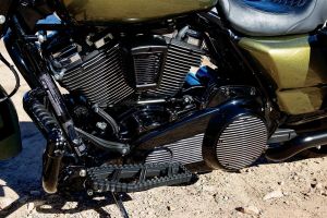 Kuryakyn 6063 Finned Elsődleges akcentus Motorblokk dekli 1