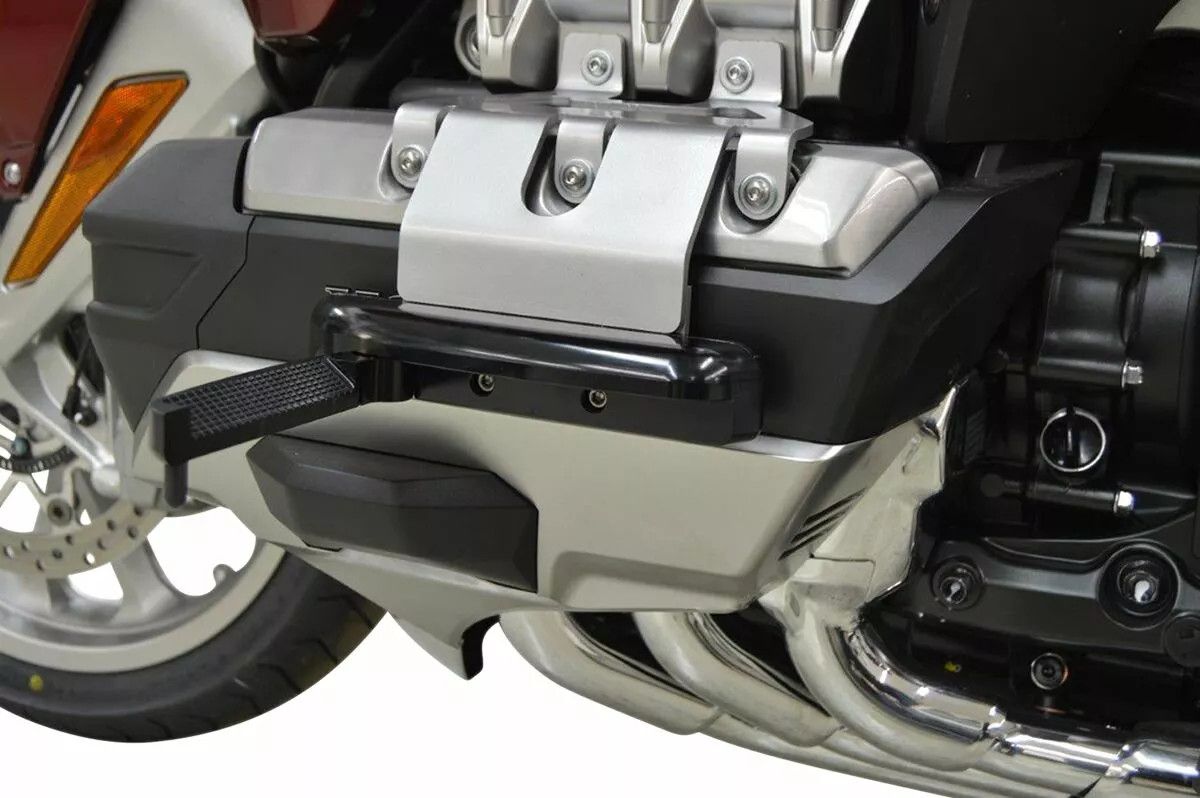 Rivco products GW003 Gold Wing Highway Peg Lábtartó és bukócső 1
