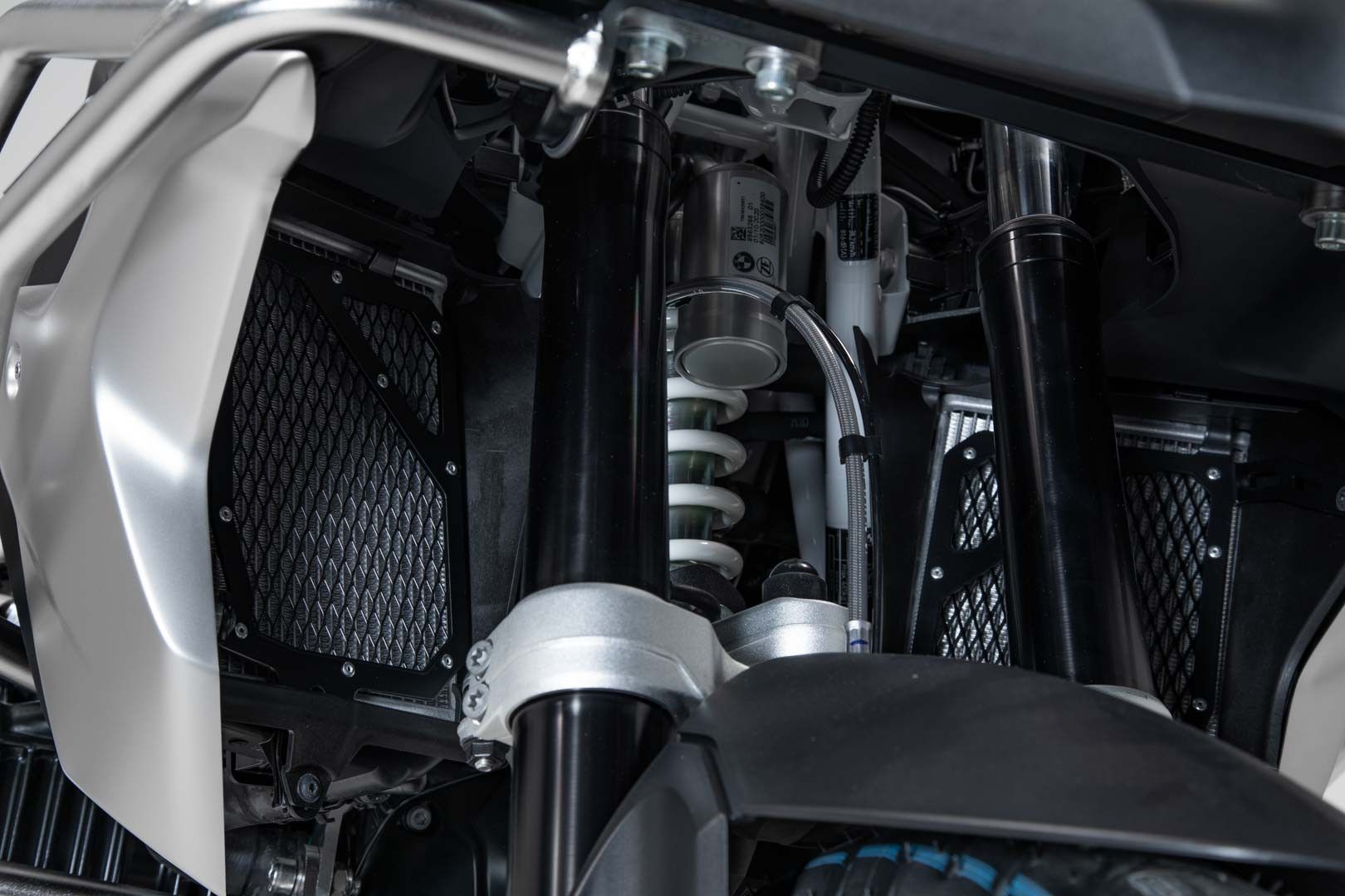 Sw-motech KLS.07.870.10000/B radiátorvédő Hűtés alkatrész 1
