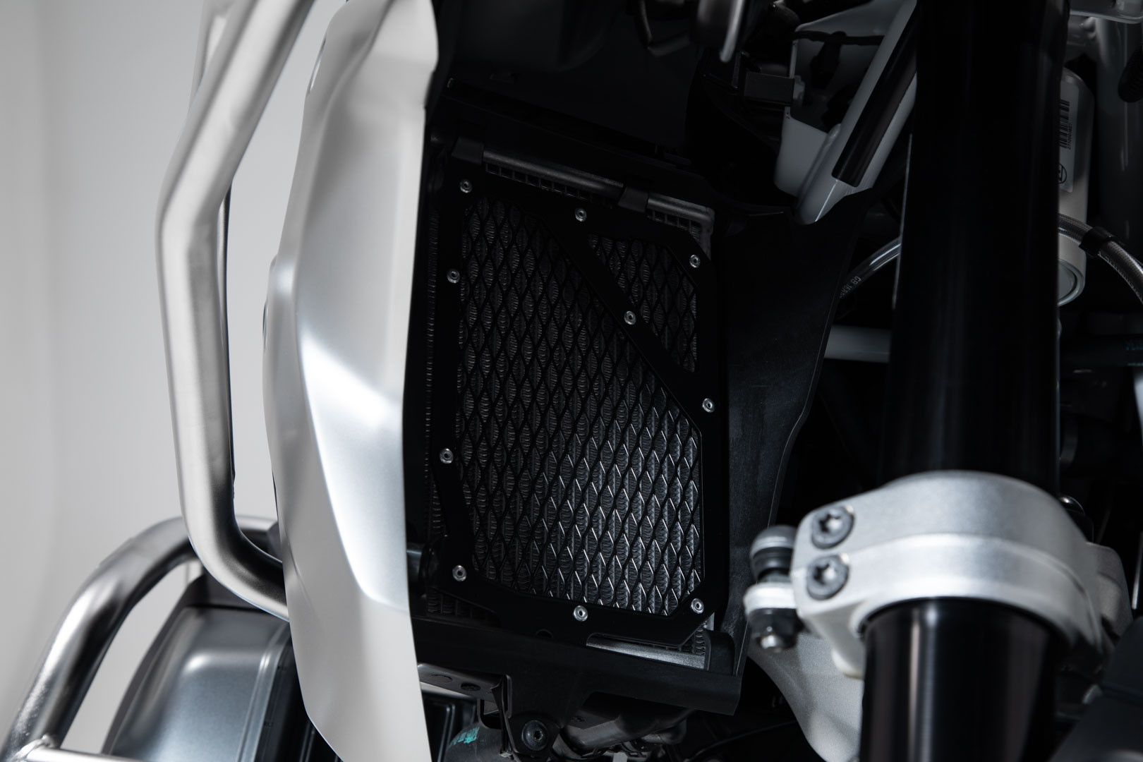 Sw-motech KLS.07.870.10000/B radiátorvédő Hűtés alkatrész 3