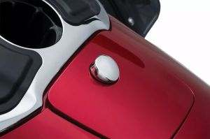 Kuryakyn KUR3888 Gyorskioldó üzemanyag-ajtó gomb Benzintartály 1