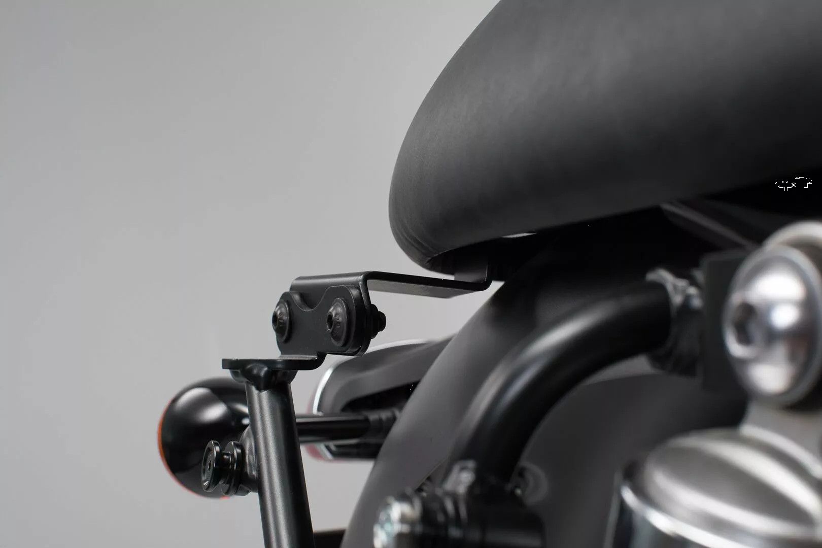 Sw-motech HTA.11.743.12001 oldalsó tartó adapter Csomagtartó állvány motorkerékpárra 1