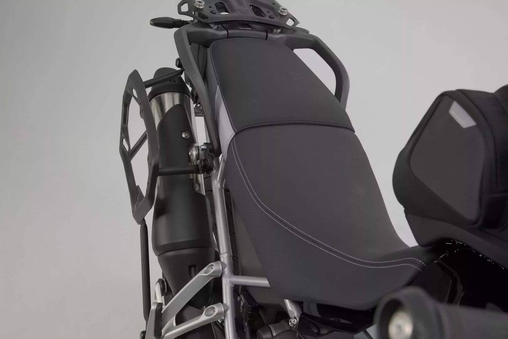 Sw-motech KFT.11.953.30000/B PRO oldalsó tartó Csomagtartó állvány motorkerékpárra 4