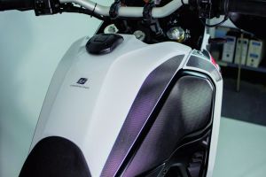 Uniracing K48840 Scratch Saver Yamaha Tenere 700 Matrica 2