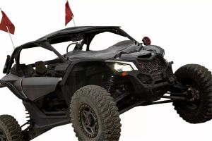 Klock werks KWW-05-0475 UTV FLARE ™ szélvédő készlet Szélvédő, plexi, fejidom 1