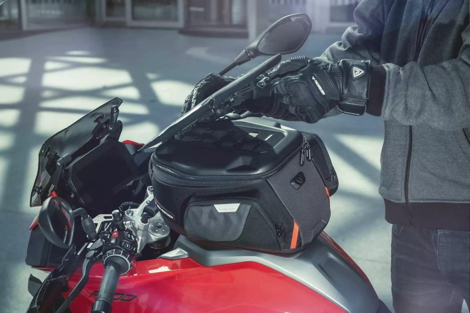 Sw-motech BC.trs.00.151.30001 Tablet-Drybag Molle Systemhez Tanktáska 1