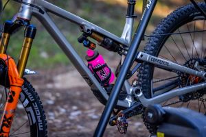 Muc-off 420-MO elit légyvíz palack Kerékpáros kulacs 1