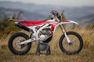 FANTIC XEF 310 Enduro versenymotor MY24 FANTIC motorkerékpár