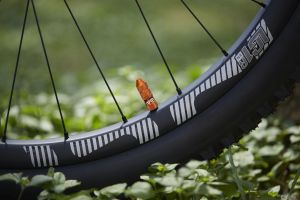 E*thirteen TR2Una-131 Gyors kitöltés Schrader cső nélküli szelepkészlet Tömlő nélküli kerékalkatrész 1