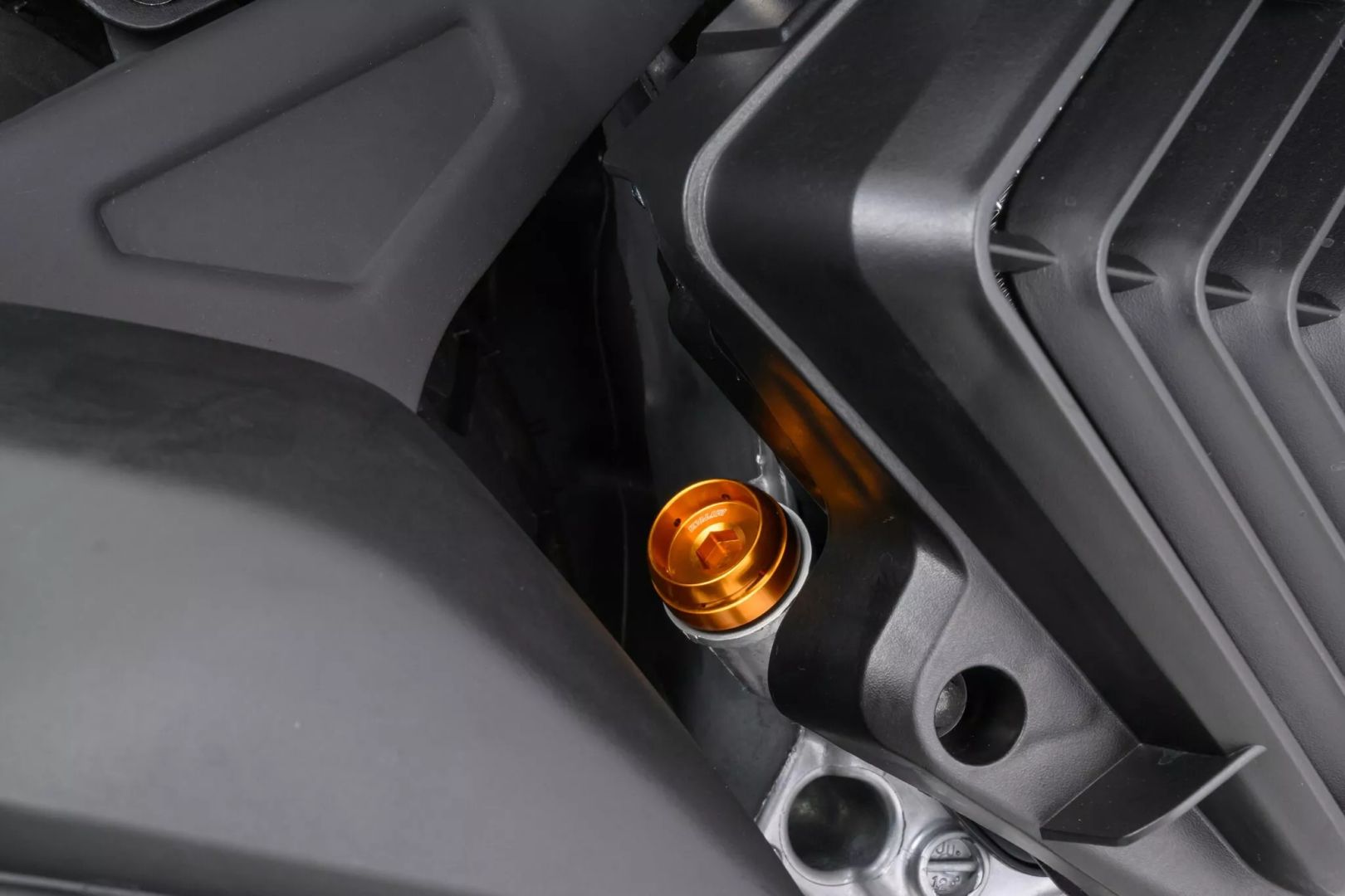 Daytona 98401 Bullet Olajbetöltő sapka Motorblokk alkatrész 3