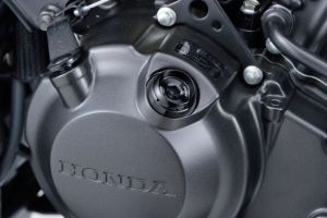 Daytona 98404 Bullet Olajbetöltő sapka Motorblokk alkatrész 1