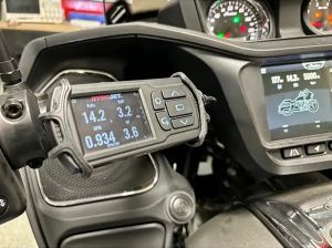 Dynojet INV-2901 InVision Monitor elektronikus vezérlőegység Karburátor tuning, Jet Kit és alkatrészei 1