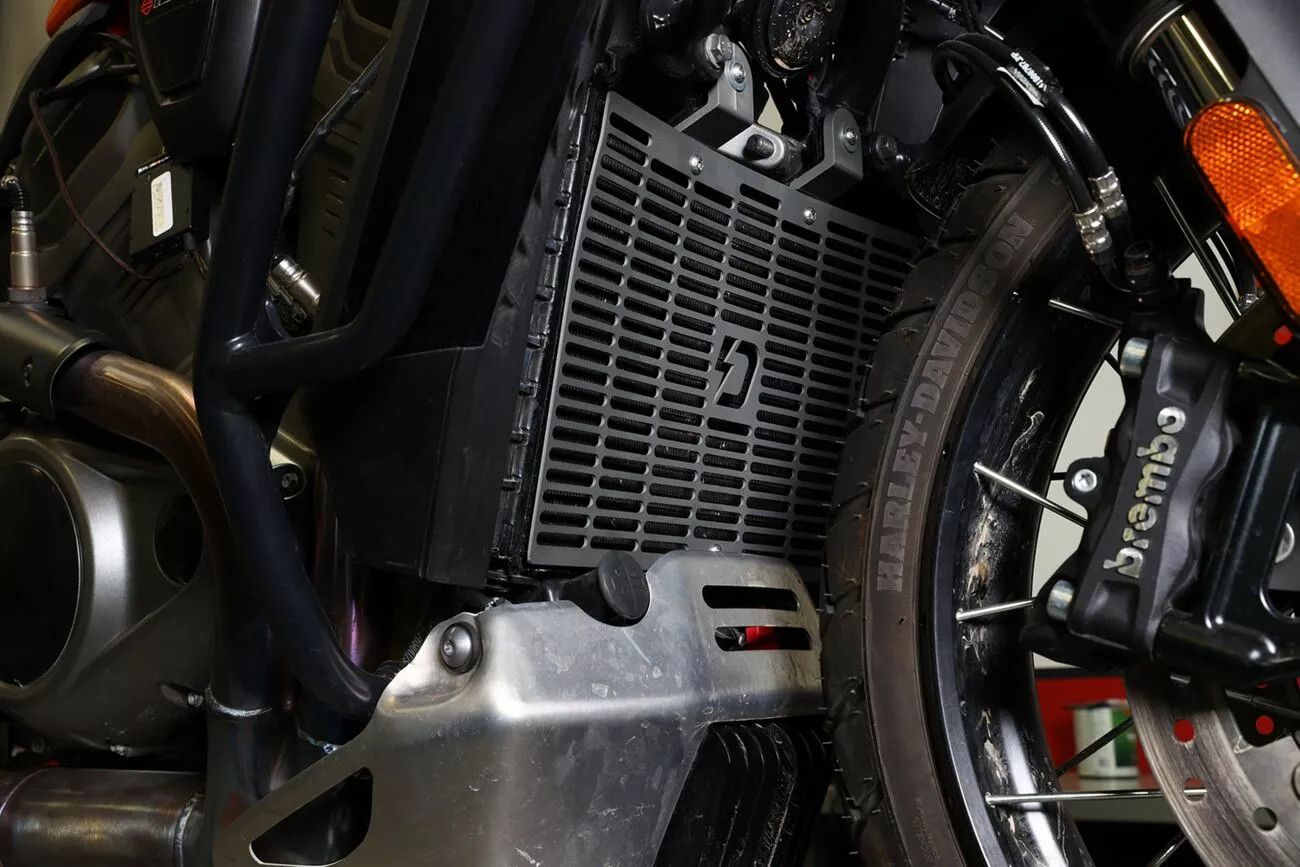 Dynojet 61300104 Radiátorvédő Motorblokk alkatrész 1