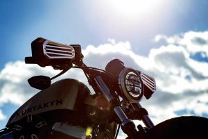 Kuryakyn KUR6687 Dillinger 5-3/4" Fényszóró trimm gyűrű Fényszóró, helyzetjelző 1