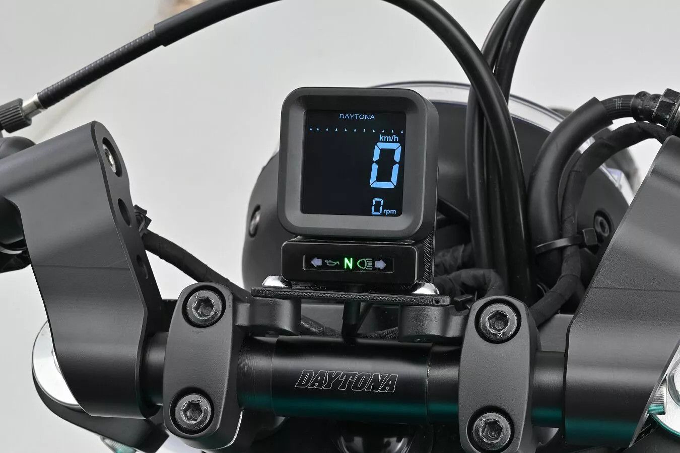 Daytona 80920 digitális LCD sebességmérő és fordulatszámmérő - kocka Sebességmérő és fordulatszámmérő 1