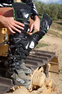 Ufo KP13001#K Knee Shin Guard Mokaite Térdvédő 5
